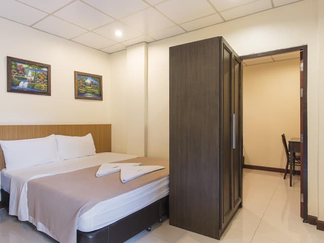 Connecting Room