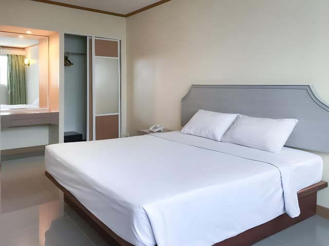 Deluxe Double Room with Bathtub