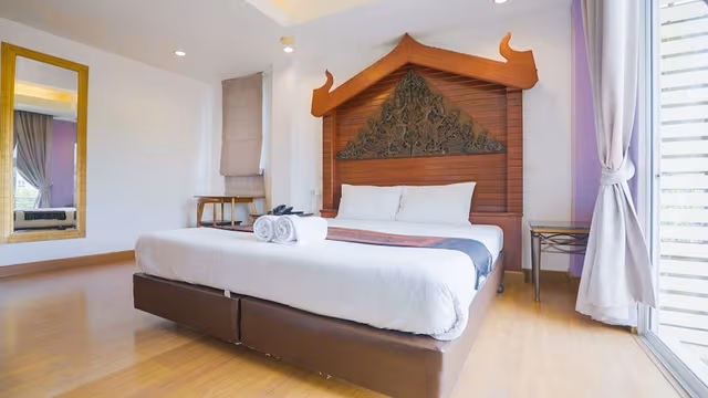 Deluxe King Bed Canal View with Balcony