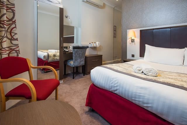Standard Room, 1 King Bed, Non Smoking, Kitchen (Full Kitchen)