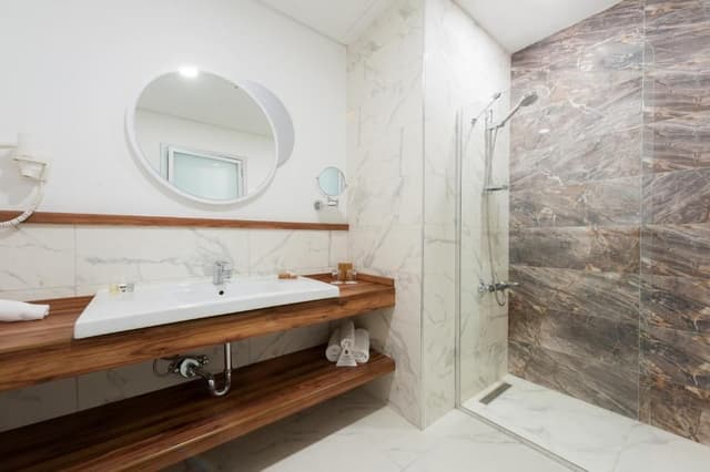 Corner Suite