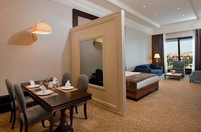 Deluxe Suite