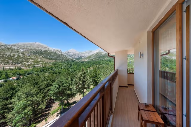 Suite with Mountain View