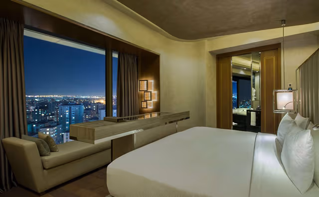 PRESIDENTIAL SUITE WITH LOUNGE ACCESS