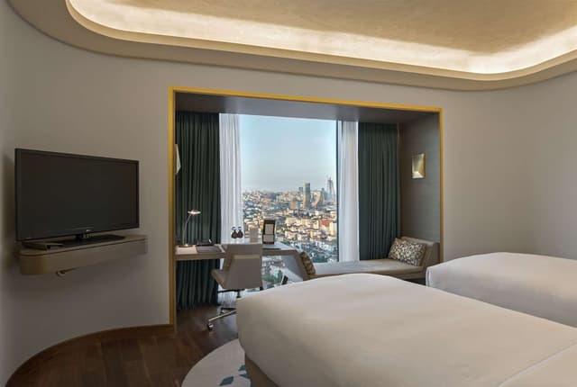TWIN EXECUTIVE ROOM WITH LOUNGE ACCESS