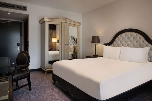 QUEEN GUEST ROOM WITH BALCONY OR TERRACE