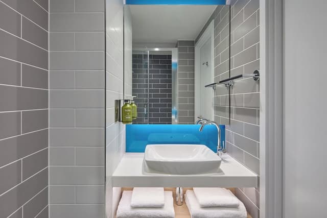 Standard Room (Free Hot Breakfast)