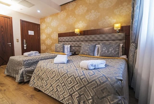 Deluxe Suite with Spa Bath
