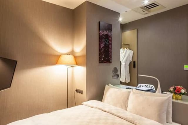 Splendor Room (No Window)
