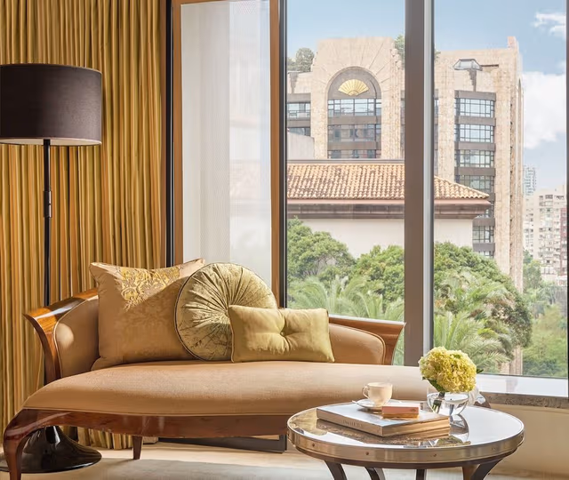 Club Deluxe Room, King Bed