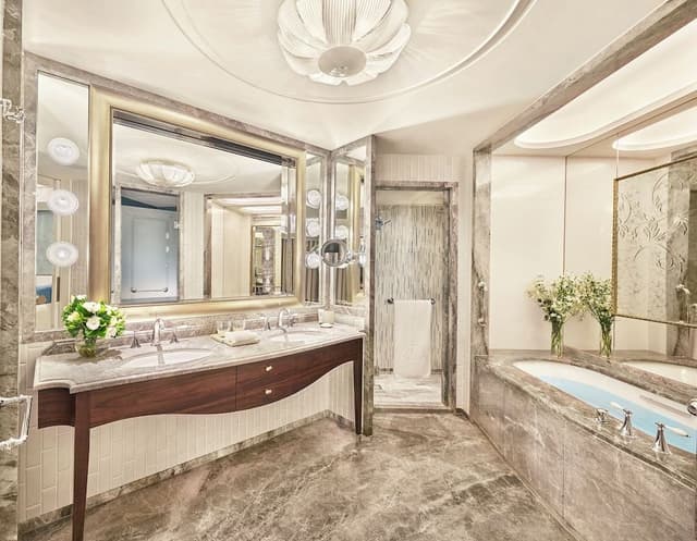 Club Suite, 1 King Bed (City)