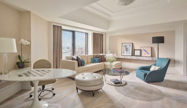Club Suite, 1 King Bed (Boulevard)