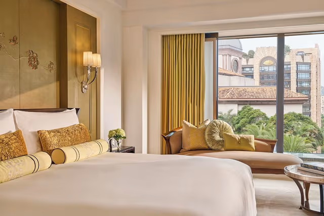 Club Deluxe Room, King Bed