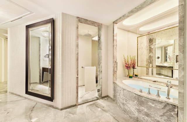 Club Suite, 1 King Bed (Boulevard)
