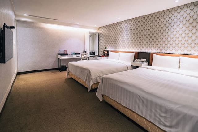 Family Room, 2 Double Beds, Non Smoking, No Windows
