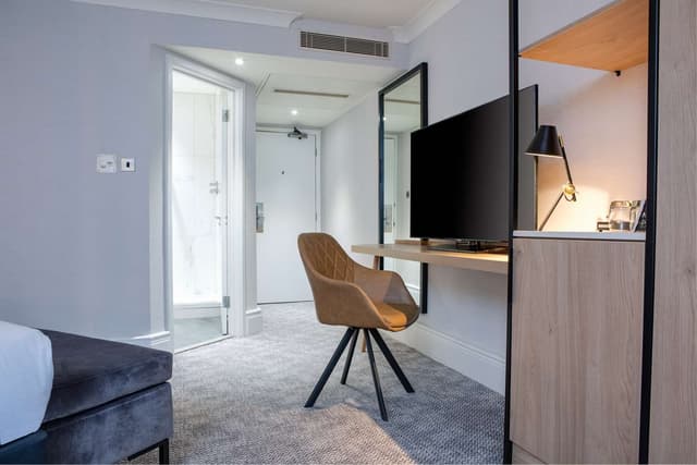 KING DELUXE ROOM