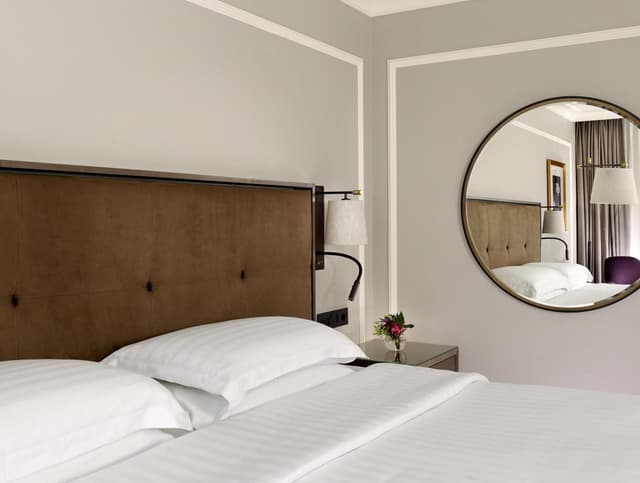 1 King Bed