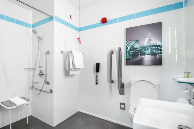 QUEEN ACCESSIBLE ROOM