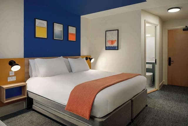 Room (Standard King)