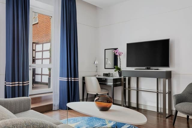Junior Suite, 1 King Bed, Balcony