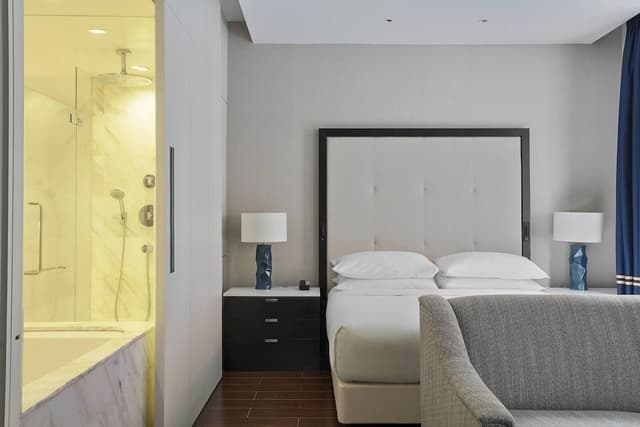 Junior Suite, 1 King Bed, Balcony