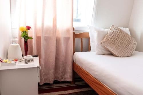 Single room with Shower and Shared Toilet