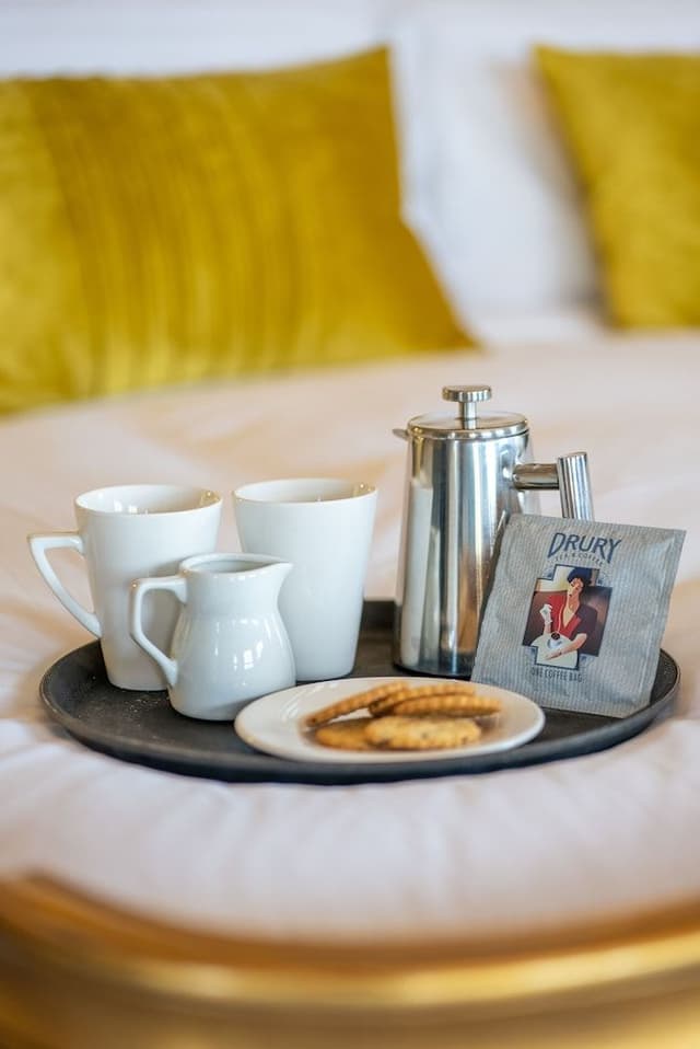 Suite, 1 King Bed, Garden View