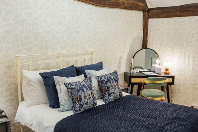 Traditional Double Room, 1 Double Bed, Private Bathroom