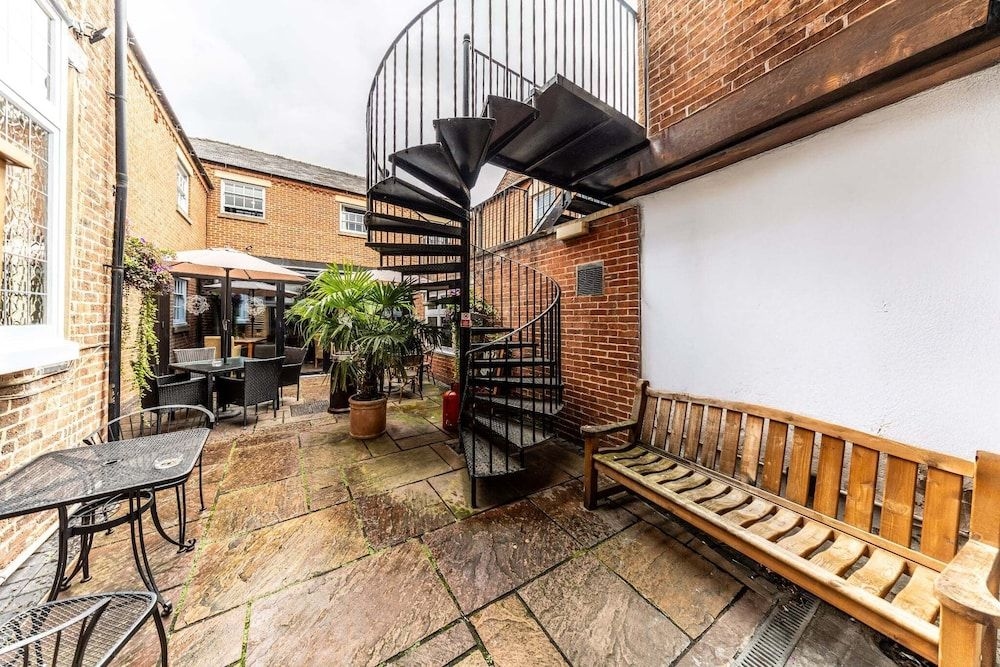 The Lion Pub with Rooms0