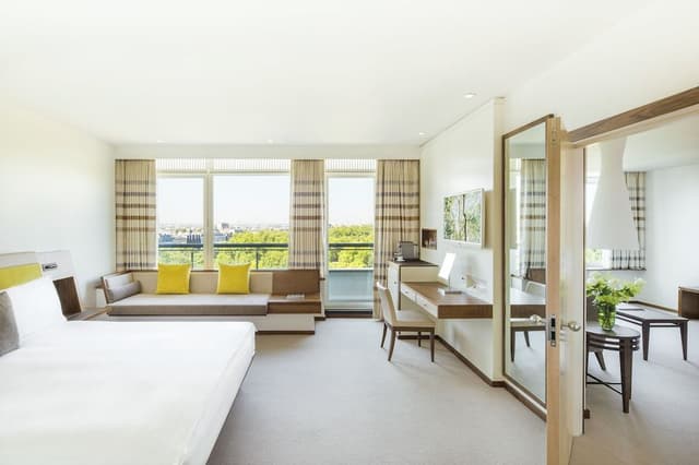 Suite (Metropolitan)