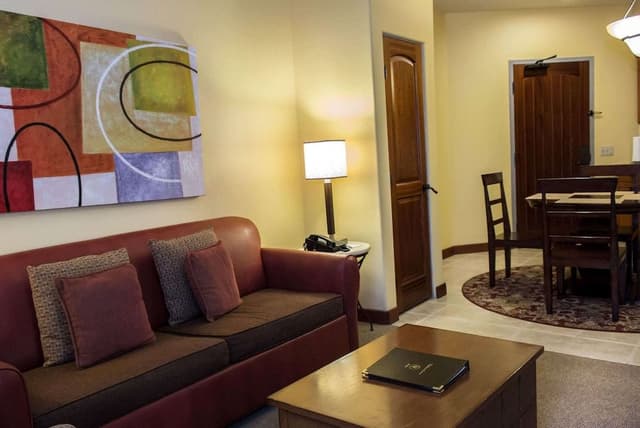 Suite, 2 Bedrooms (Lockoff, 1 Junior & 1 Master)