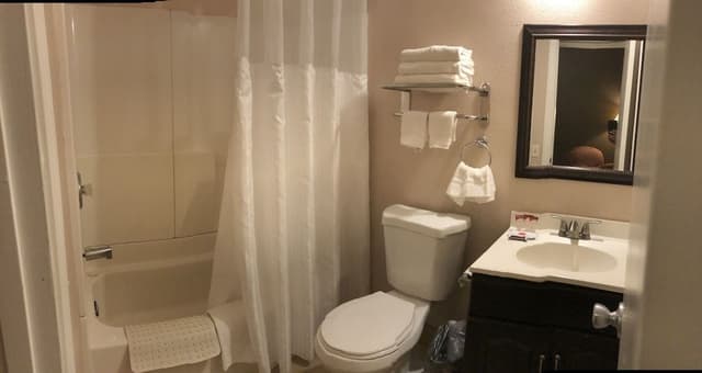 1 King Bed, Non-Smoking Room