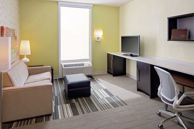 Suite, Accessible, Bathtub