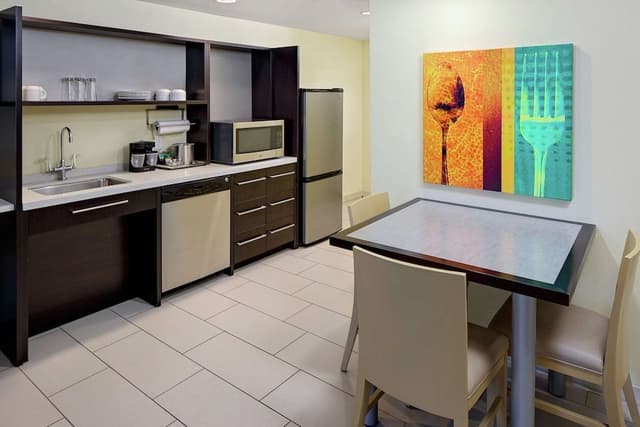 Studio, 1 King Bed, Accessible