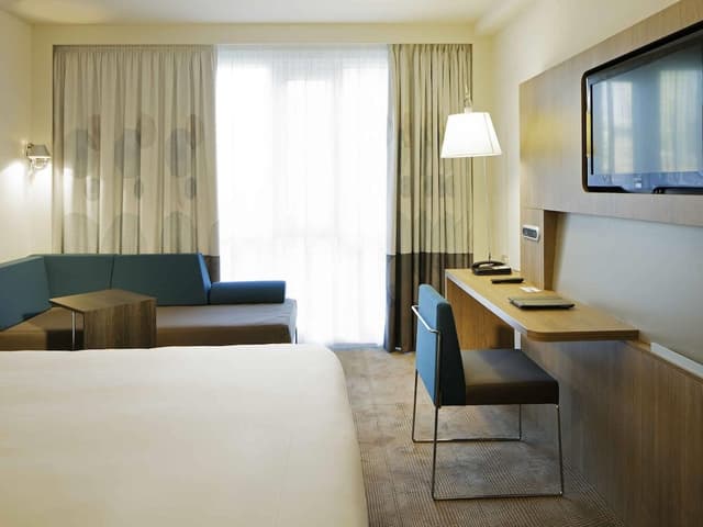 Premium Room, 1 Queen Bed (Executive)