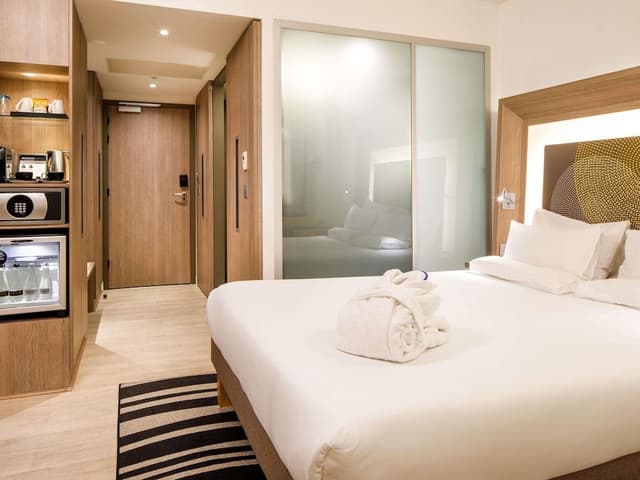 Premium Room, 1 Queen Bed (Executive)