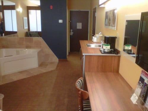 1 Queen Bed Deluxe Studio Suite Non-Smoking