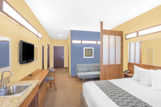 1 Queen Bed Deluxe Studio Suite Non-Smoking