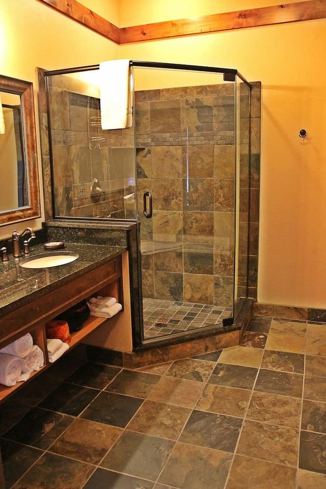 King Viking Lodge Room