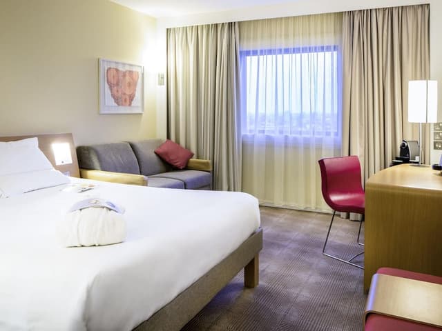 Executive Room, 1 Queen Bed with Sofa bed