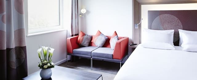 Executive Room, 1 Queen Bed with Sofa bed