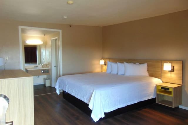 Room, 1 King Bed, Non Smoking