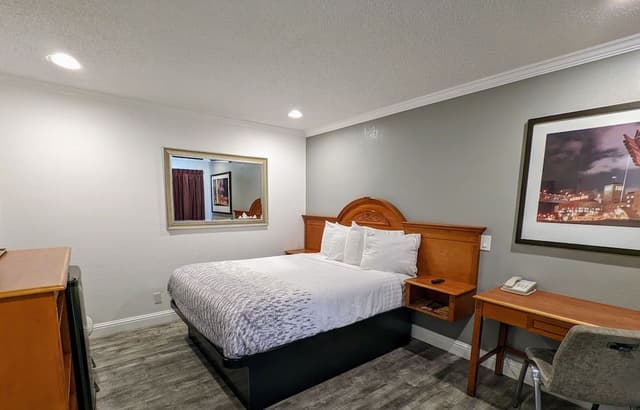 Standard Room, 1 Queen Bed