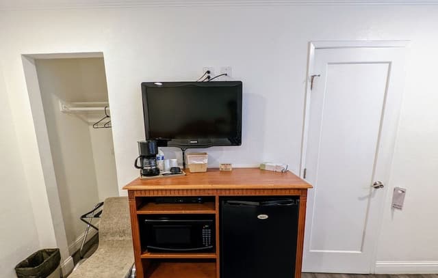 Standard Room, 1 Queen Bed