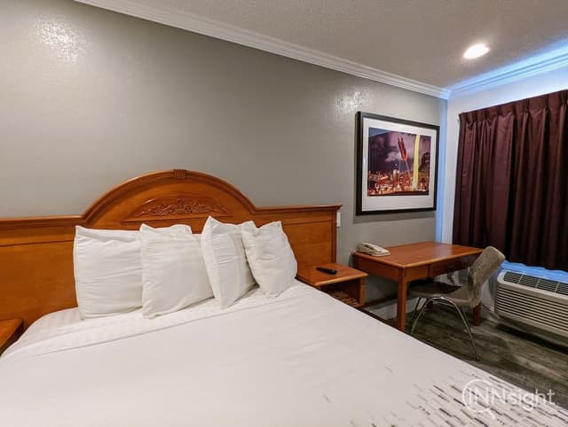 Standard Room, 1 Queen Bed
