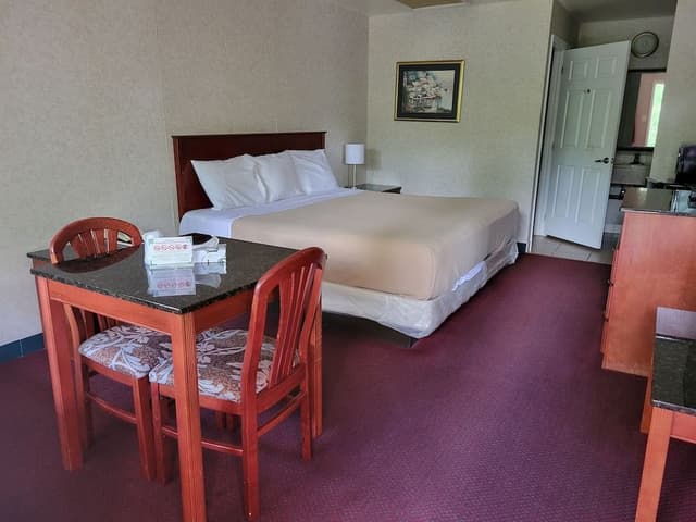 Standard Room, 1 King Bed, Non Smoking