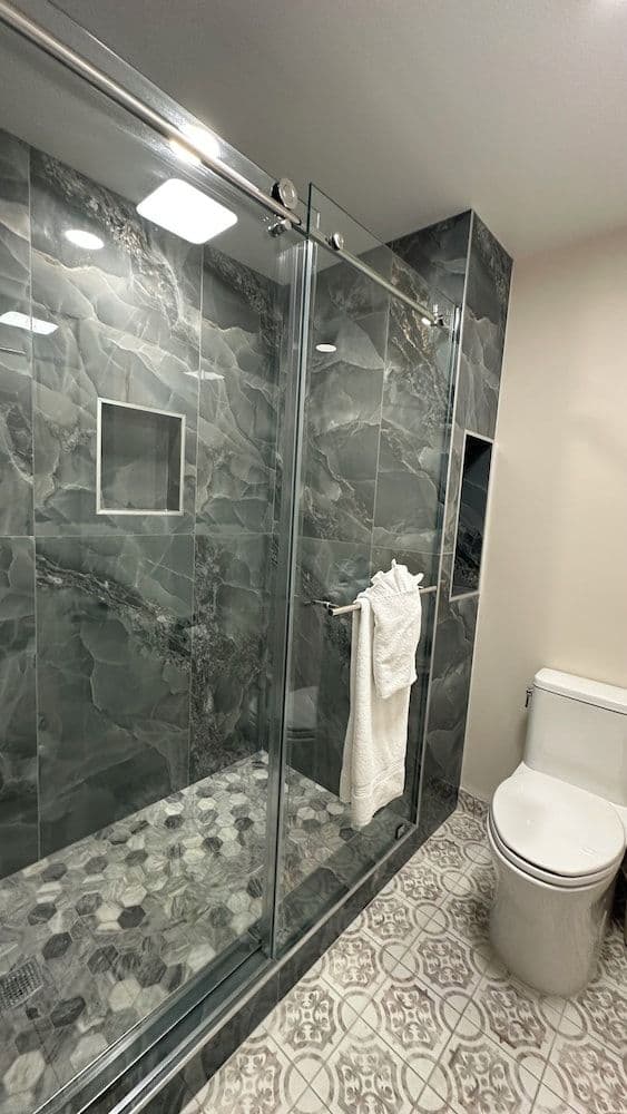 King Bed, Jetted Tub