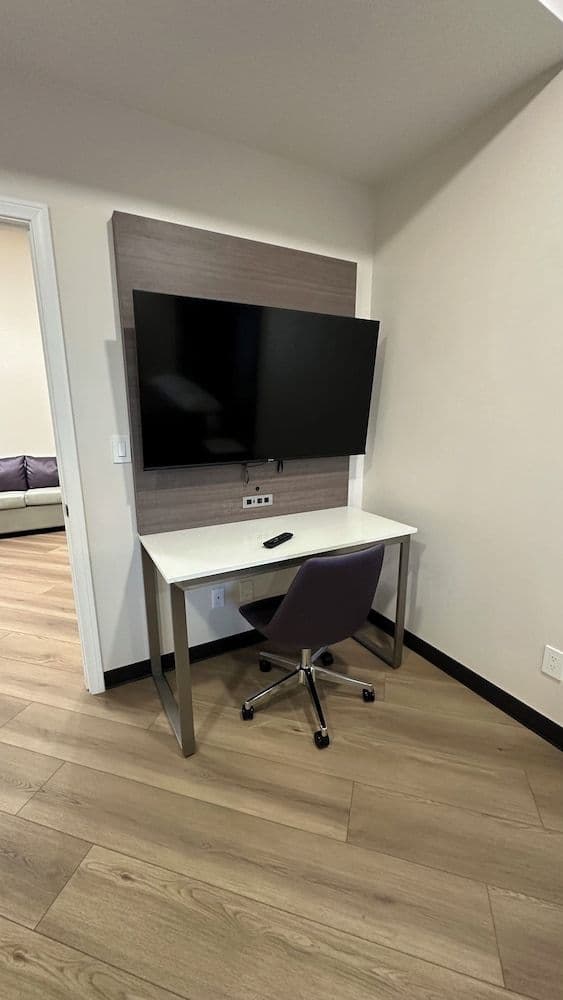 King Bed, Jetted Tub