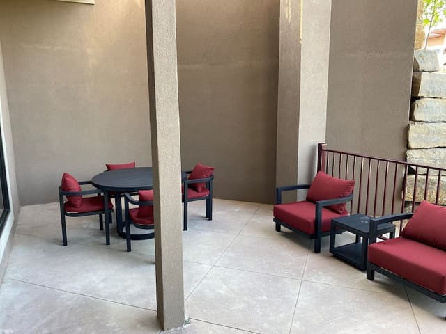 Townhouse Lakeview Executive Suite with Patio