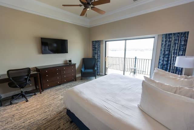 Grand Suite, 1 King Bed with Sofa bed, Non Smoking, Jetted Tub